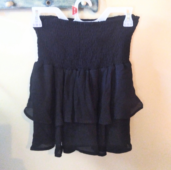 Flirty Black Ruffled Tube Crop Top. - Picture 2 of 2
